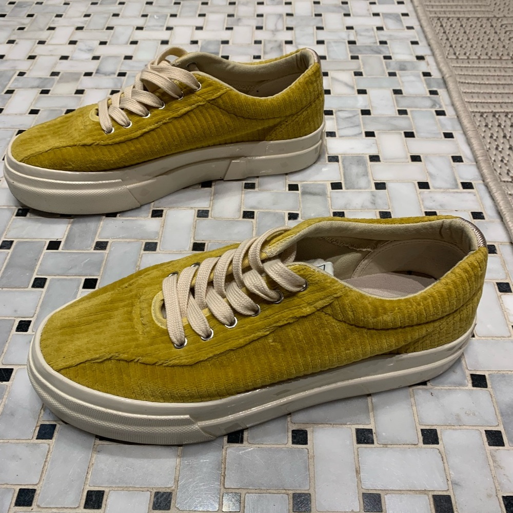 Stepney Workers Club (U.K. brand) yellow corduroy sneakers. US Men’s 7/ EU 40